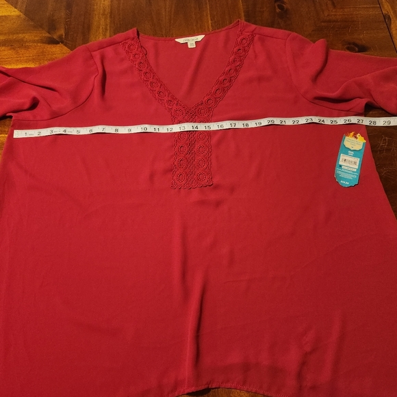 Pioneer Woman Crochet Neck Sharkbite Hem Tunic - Picture 7 of 8